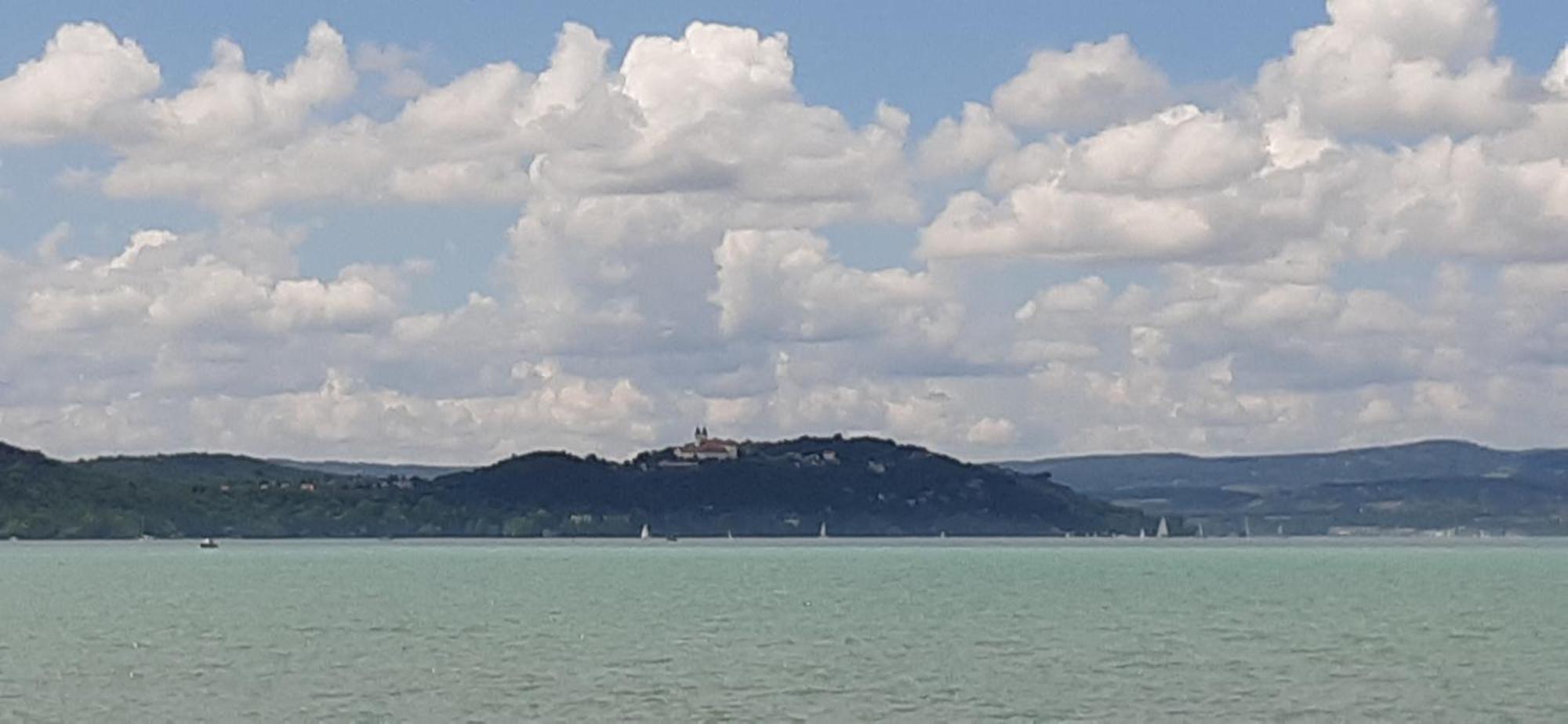 Estike Nyaralo Merevfalu Kerti Medencevel Zamárdi Exteriér fotografie