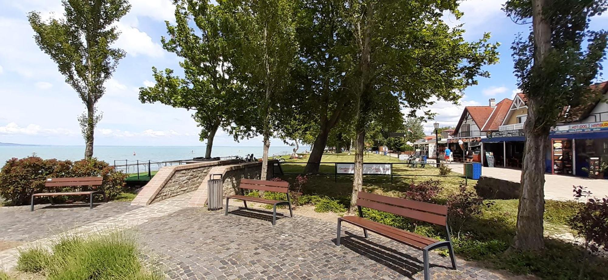 Estike Nyaralo Merevfalu Kerti Medencevel Zamárdi Exteriér fotografie